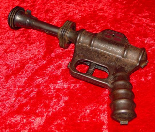 Illustration for article titled The Secret Origin of the Ray Gun in Science Fiction